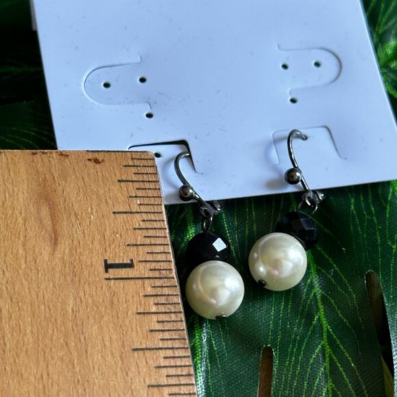 BOGO FREE PEARL DROP EARRINGS VTG - Picture 5 of 5